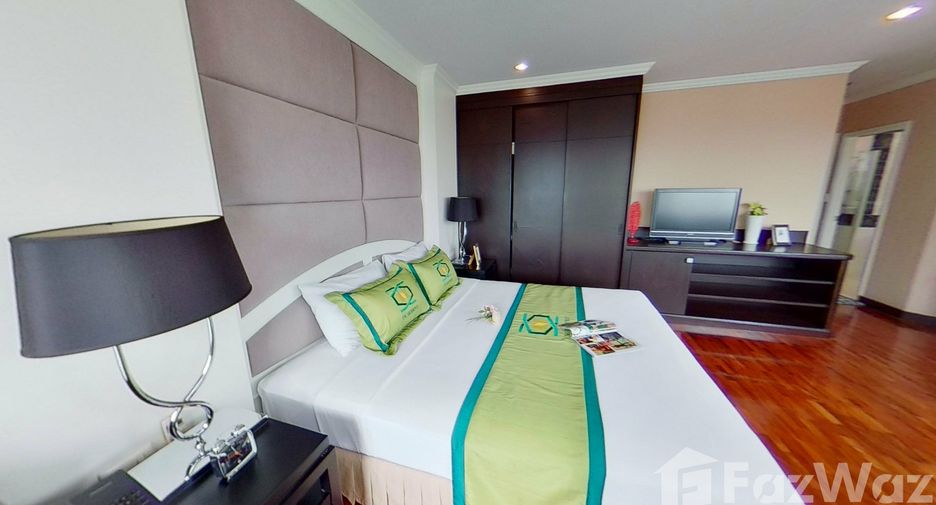 For rent 3 bedrooms condo in Khlong Toei, Bangkok