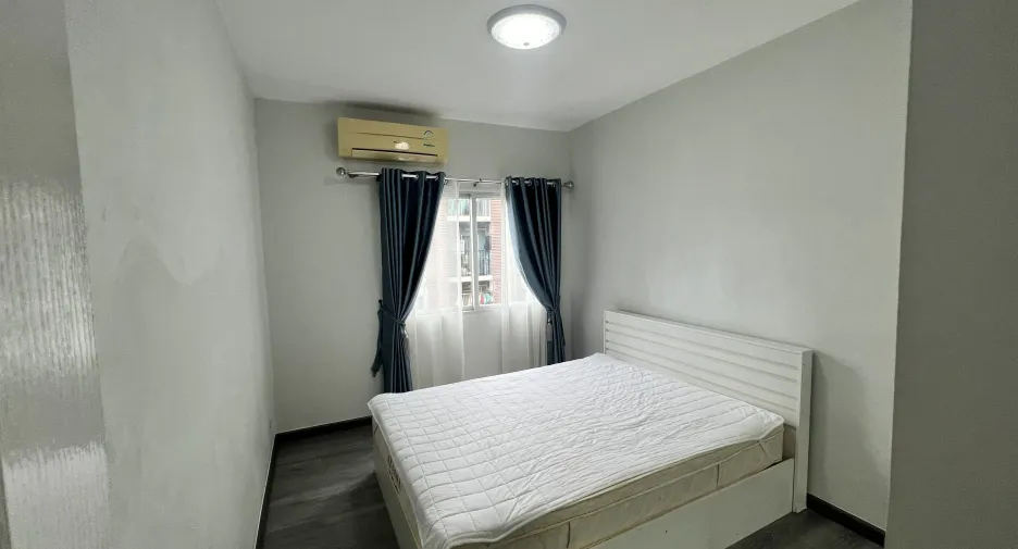 For rent 2 bedrooms condo in Ratchathewi, Bangkok