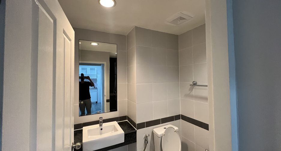 For rent 2 bedrooms condo in Ratchathewi, Bangkok
