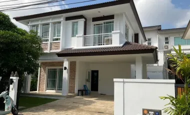 Casa en alquiler de 3 habitaciones en Bang Kapi, Bangkok