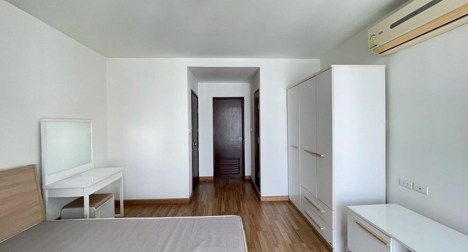 Wohnung zur Miete mit 3 Zimmer in Khlong Toei, Bangkok