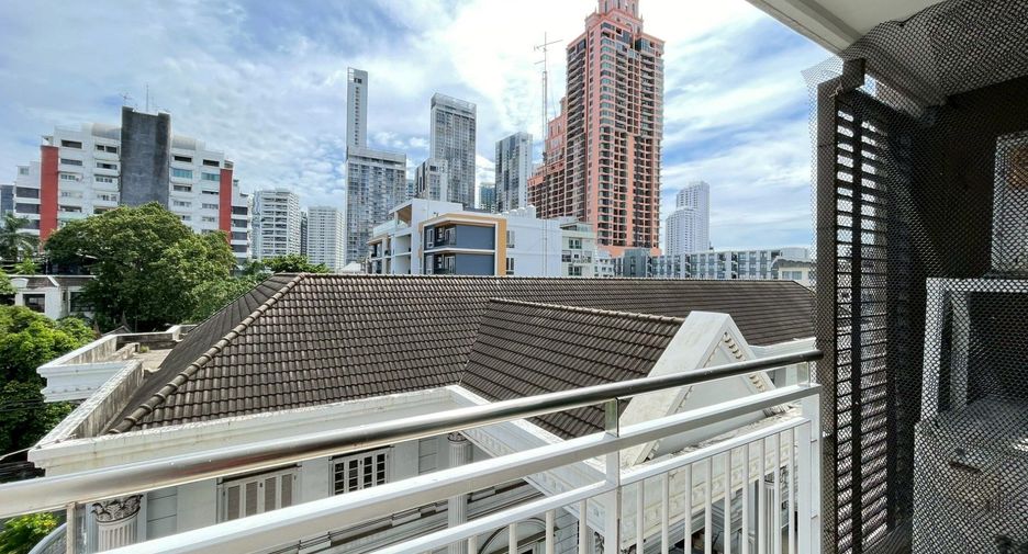 Wohnung zur Miete mit 3 Zimmer in Khlong Toei, Bangkok