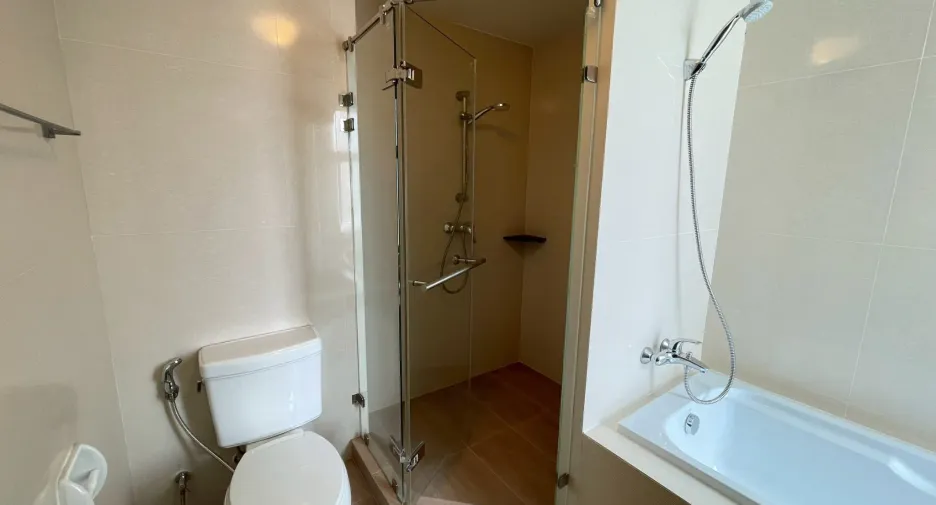 Wohnung zur Miete mit 3 Zimmer in Khlong Toei, Bangkok