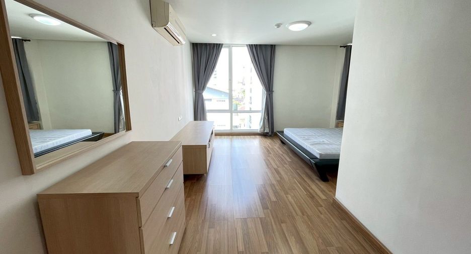 For rent 3 ベッドルーム condo in Khlong Toei, Bangkok
