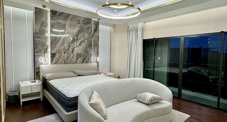 Casa en alquiler de 5 habitaciones en Saphan Sung, Bangkok