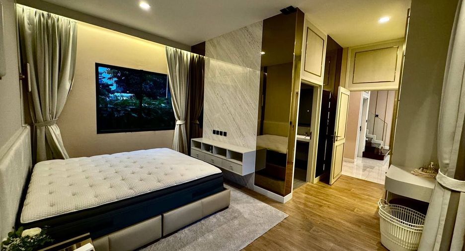 Casa en alquiler de 5 habitaciones en Saphan Sung, Bangkok