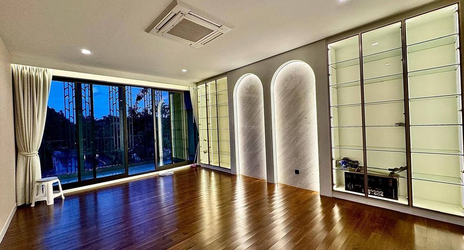 Casa en alquiler de 5 habitaciones en Saphan Sung, Bangkok