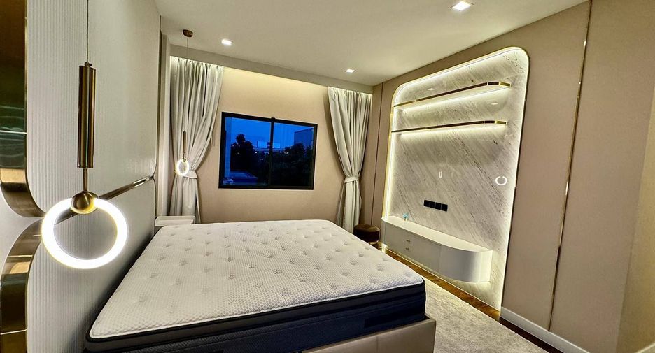 Casa en alquiler de 5 habitaciones en Saphan Sung, Bangkok