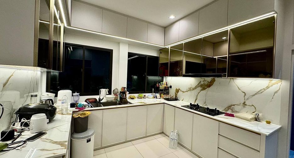 Casa en alquiler de 5 habitaciones en Saphan Sung, Bangkok