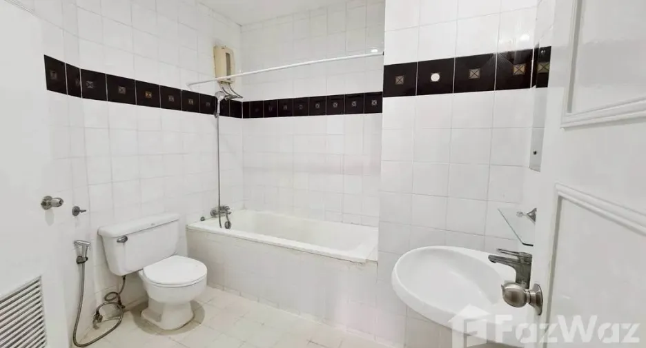 For rent 2 bedrooms condo in Watthana, Bangkok