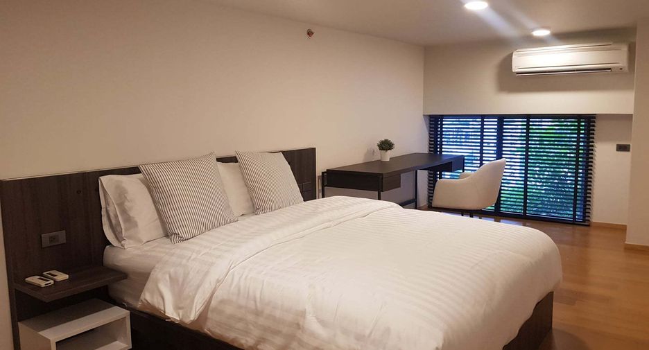 For rent 3 bedrooms condo in Watthana, Bangkok