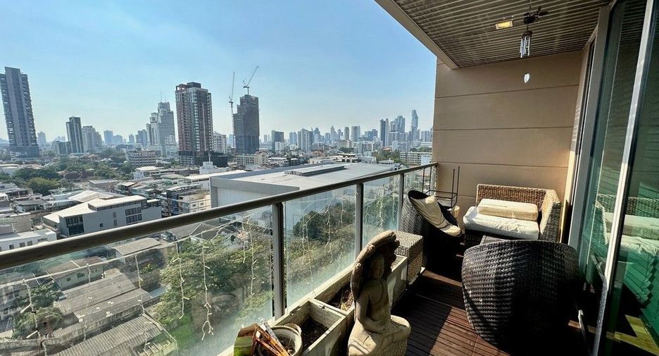 À louer 2 chambres condo à Yan Nawa, Bangkok