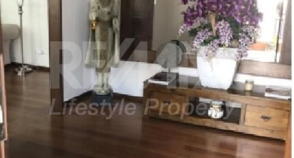 For rent 5 bedrooms condo in Watthana, Bangkok