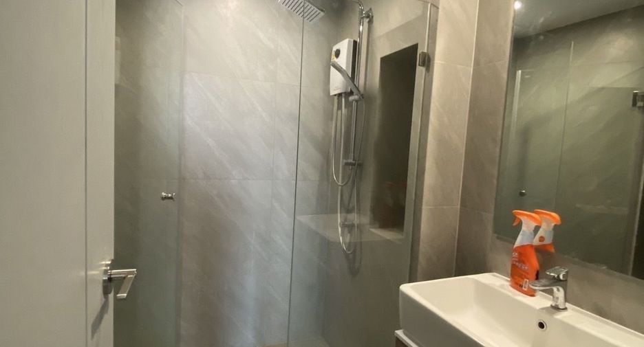 Wohnung zur Miete mit 1 Zimmer in Bang Rak, Bangkok