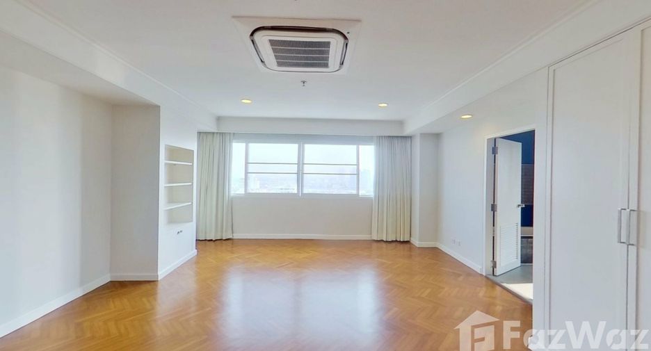 For rent 4 bedrooms condo in Sathon, Bangkok
