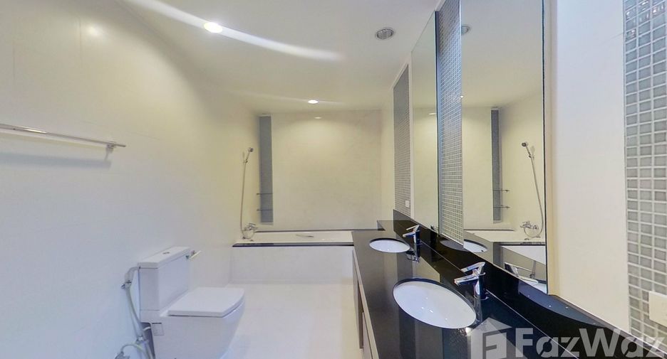 For rent 4 bedrooms condo in Sathon, Bangkok