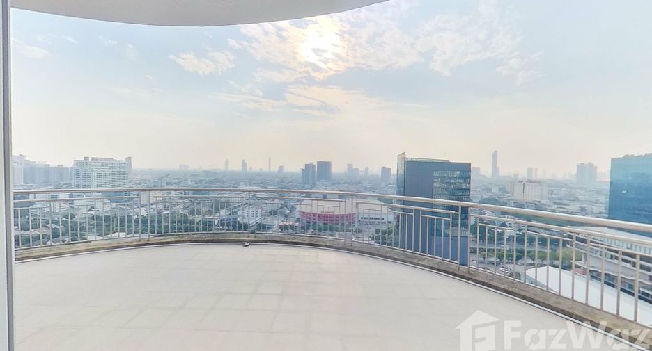 For rent 4 bedrooms condo in Sathon, Bangkok
