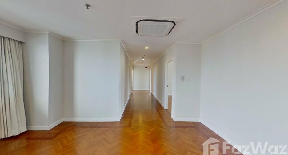 For rent 4 bedrooms condo in Sathon, Bangkok