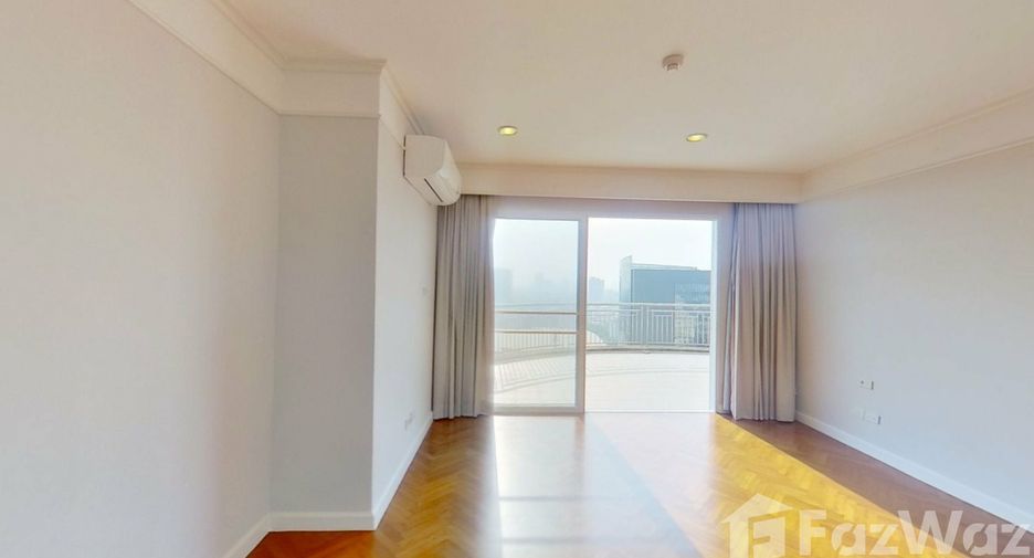 For rent 4 bedrooms condo in Sathon, Bangkok
