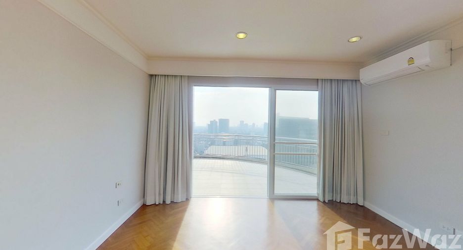For rent 4 bedrooms condo in Sathon, Bangkok