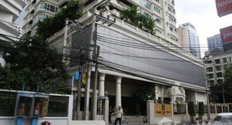 Condo en alquiler de 3 habitaciones en Khlong Toei, Bangkok