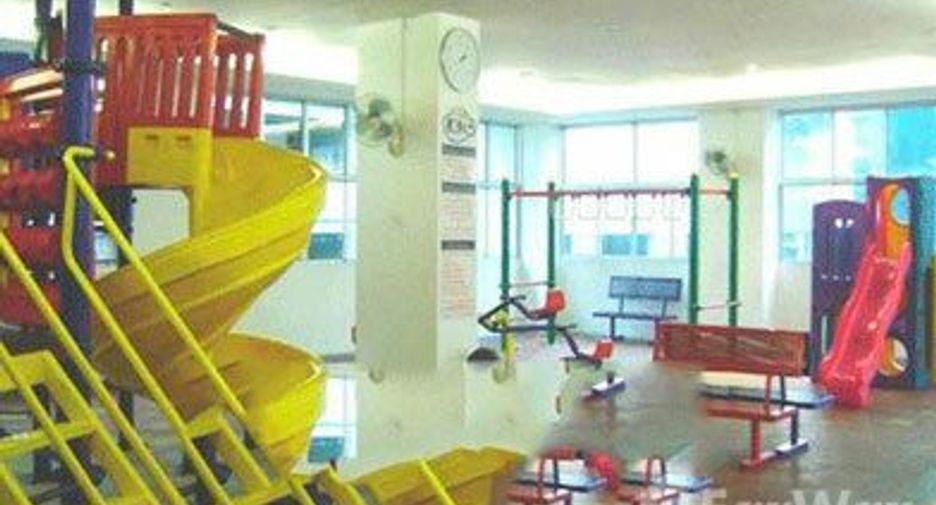 Condo en alquiler de 3 habitaciones en Khlong Toei, Bangkok