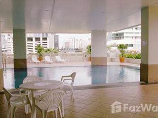 Condo en alquiler de 3 habitaciones en Khlong Toei, Bangkok