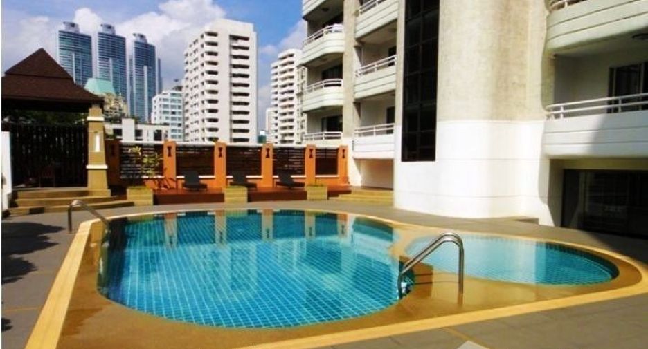 For rent 3 bedrooms condo in Watthana, Bangkok