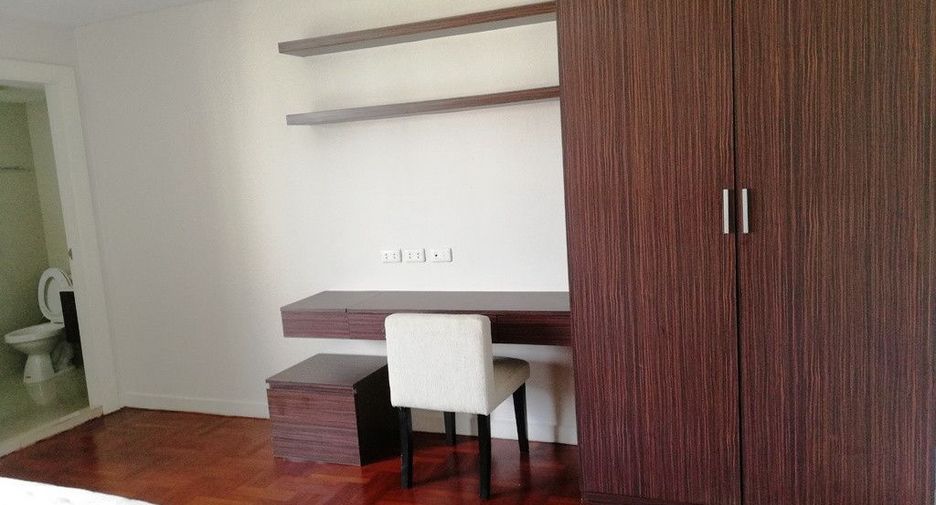 For rent 3 bedrooms condo in Watthana, Bangkok