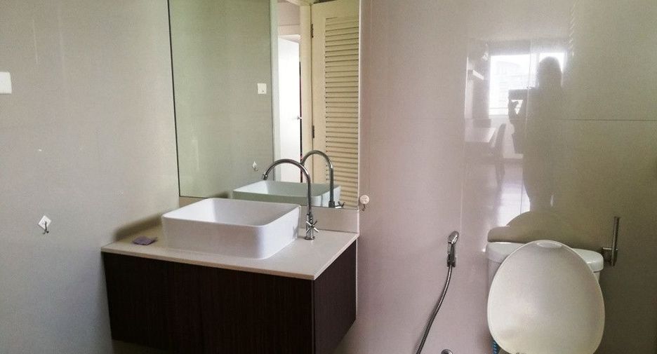 For rent 3 bedrooms condo in Watthana, Bangkok