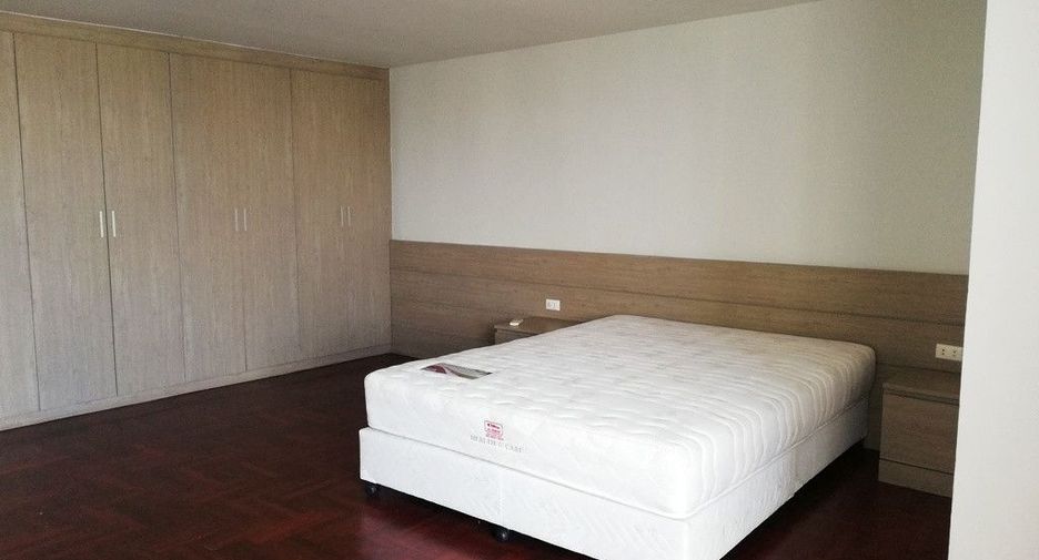 For rent 3 bedrooms condo in Watthana, Bangkok