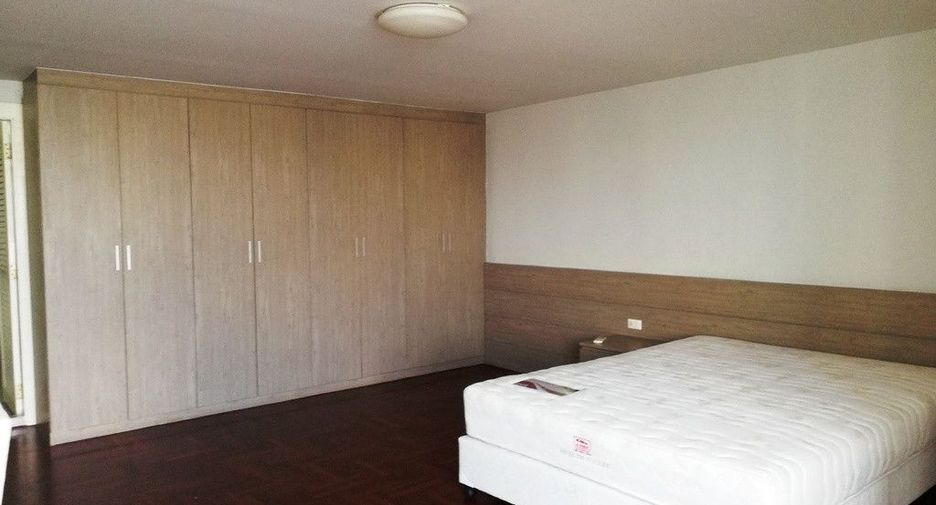 For rent 3 bedrooms condo in Watthana, Bangkok