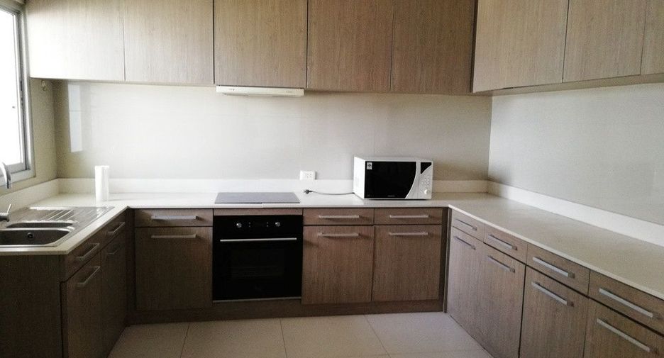 For rent 3 bedrooms condo in Watthana, Bangkok