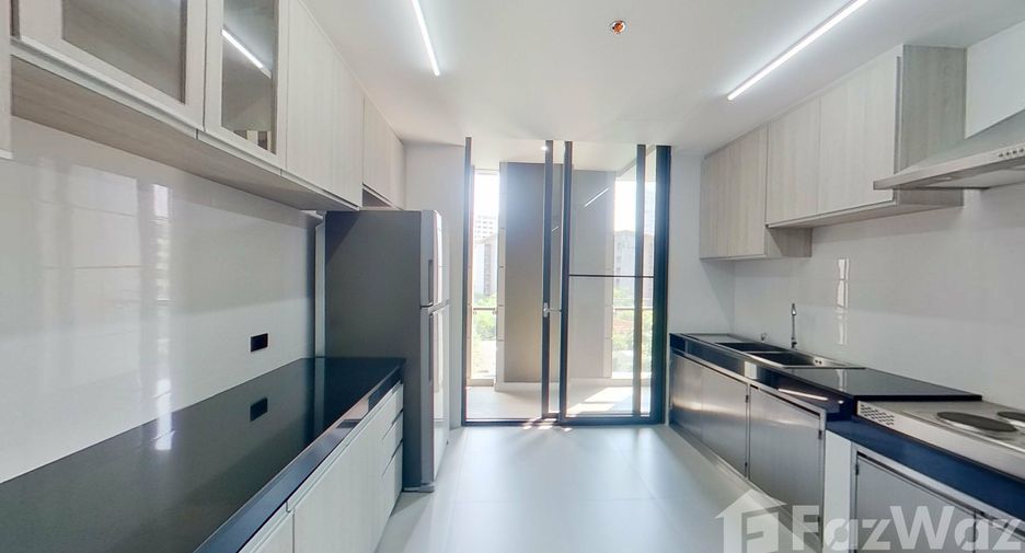 For rent 3 ベッドルーム condo in Khlong Toei, Bangkok