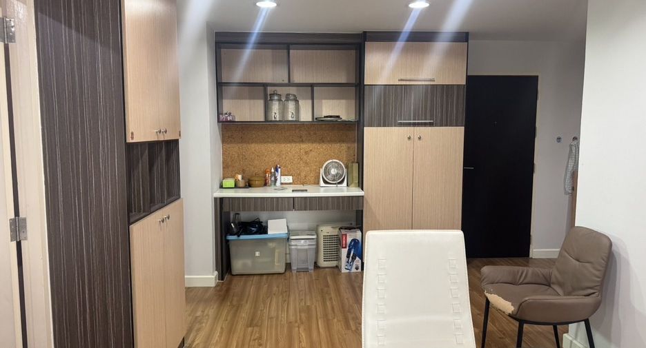 For rent 2 bedrooms condo in Khlong San, Bangkok