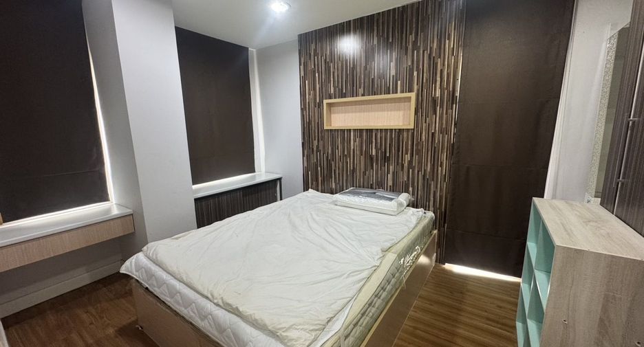 For rent 2 bedrooms condo in Khlong San, Bangkok