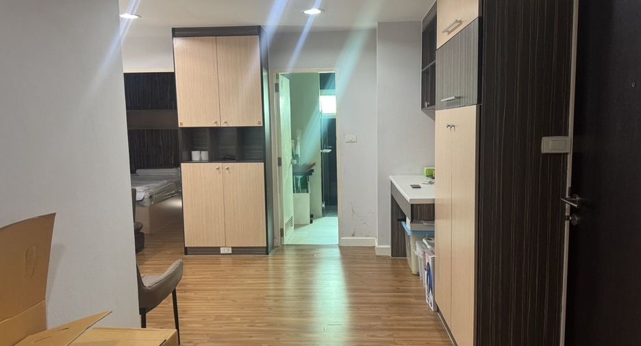 For rent 2 bedrooms condo in Khlong San, Bangkok