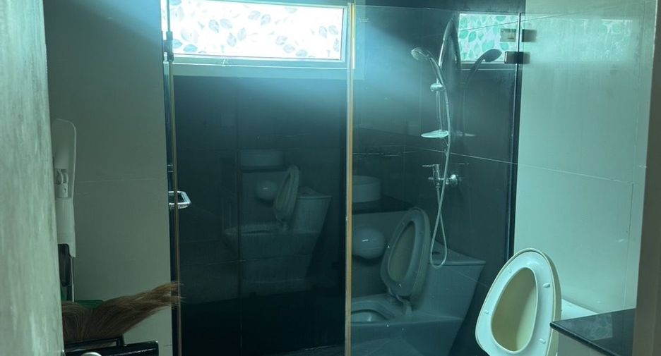 For rent 2 bedrooms condo in Khlong San, Bangkok