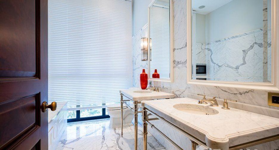 For rent 2 bedrooms condo in Pathum Wan, Bangkok