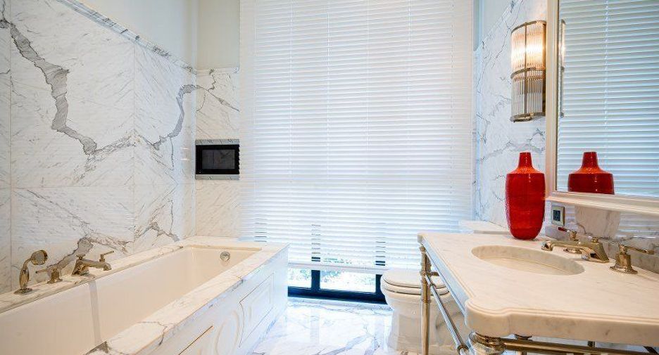 For rent 2 bedrooms condo in Pathum Wan, Bangkok