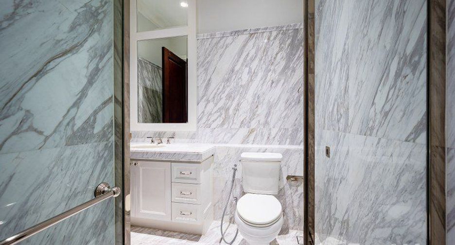 For rent 2 bedrooms condo in Pathum Wan, Bangkok