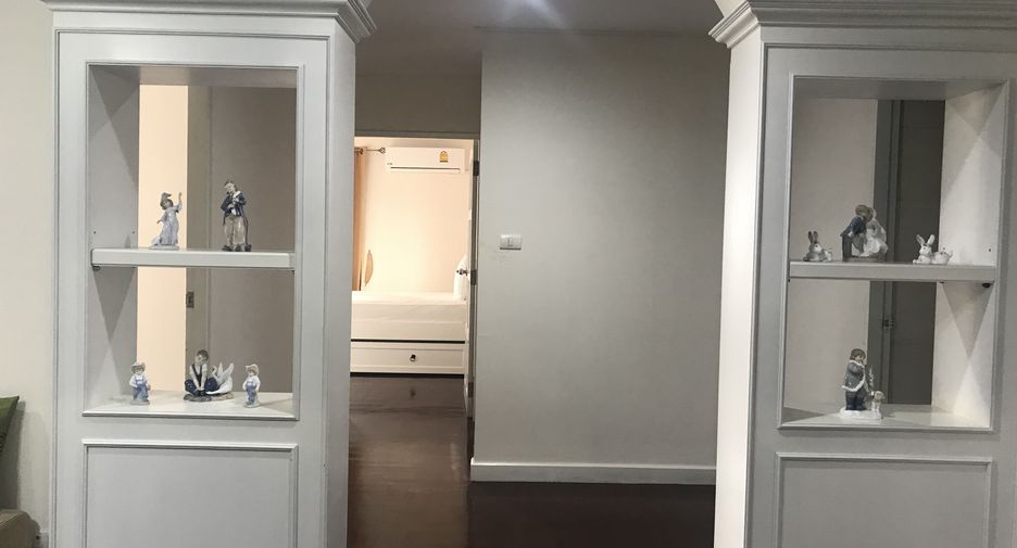Condo en alquiler de 3 habitaciones en Watthana, Bangkok