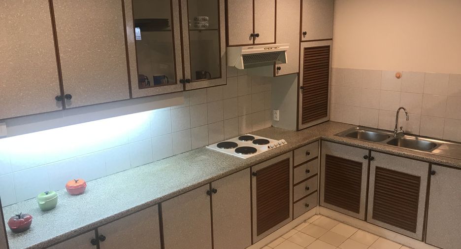 Condo en alquiler de 3 habitaciones en Watthana, Bangkok