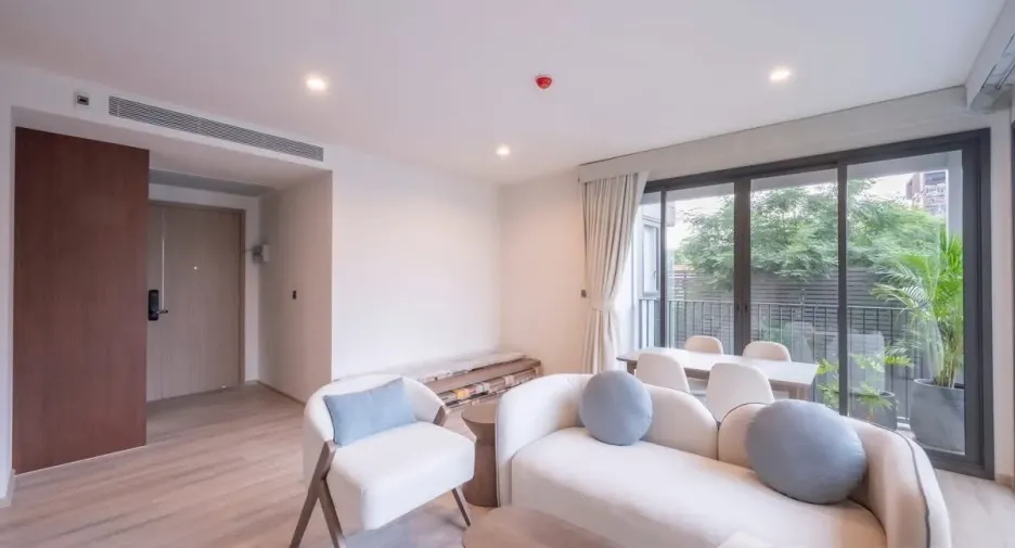 For rent 2 bedrooms condo in Huai Khwang, Bangkok