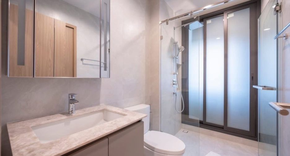 For rent 2 bedrooms condo in Huai Khwang, Bangkok