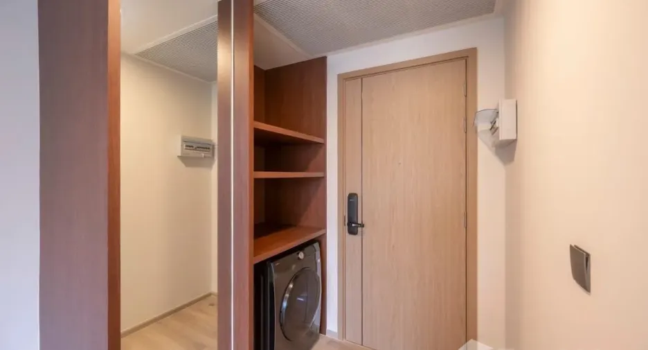 For rent 2 bedrooms condo in Huai Khwang, Bangkok