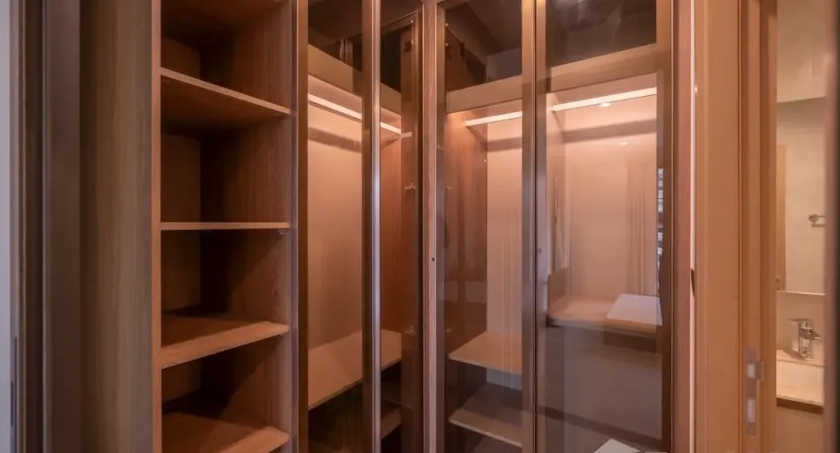 For rent 2 bedrooms condo in Huai Khwang, Bangkok