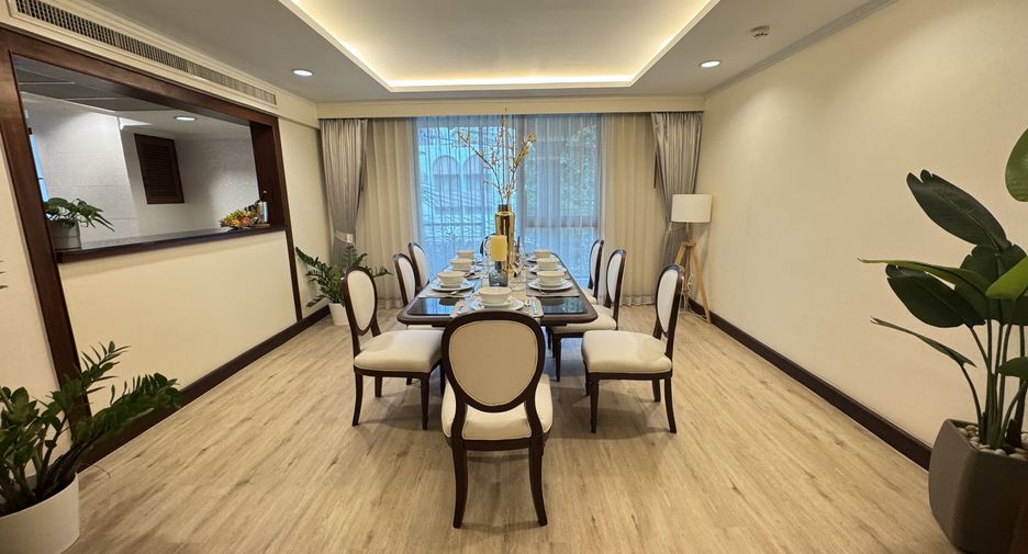 For rent 3 bedrooms apartment in Pathum Wan, Bangkok