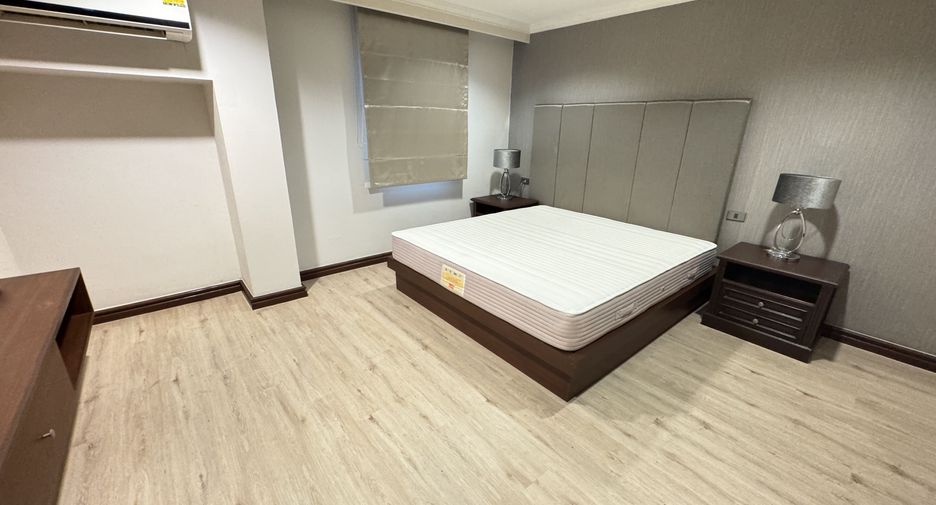 For rent 3 bedrooms apartment in Pathum Wan, Bangkok