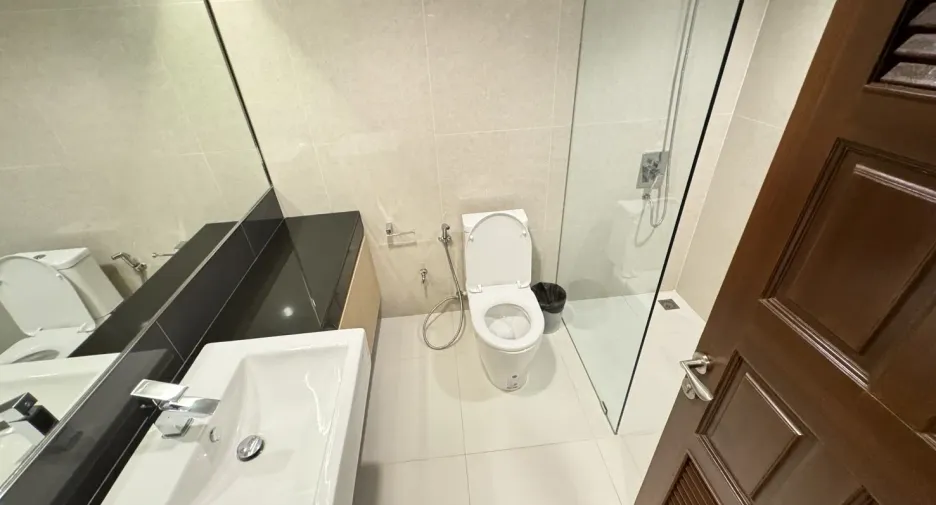 For rent 3 bedrooms apartment in Pathum Wan, Bangkok